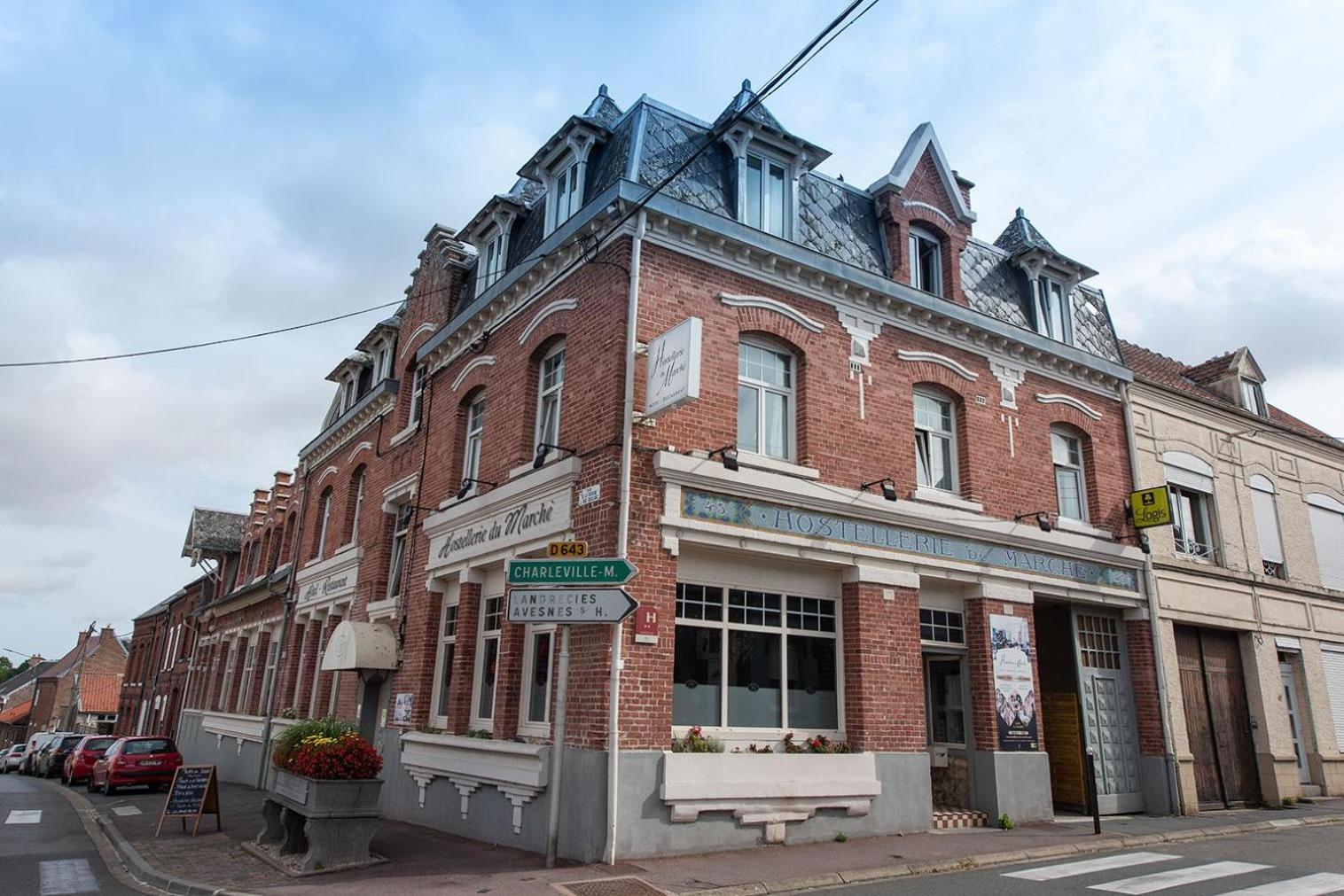 Logis Hostellerie du Marché Le Cateau-Cambresis Esterno foto