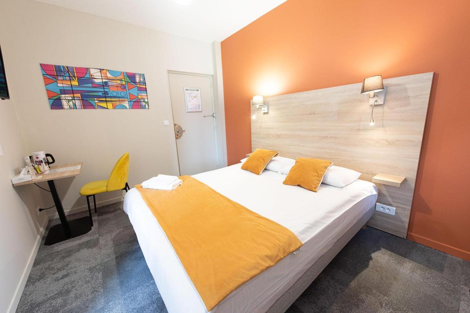 Logis Hostellerie du Marché Le Cateau-Cambresis Esterno foto